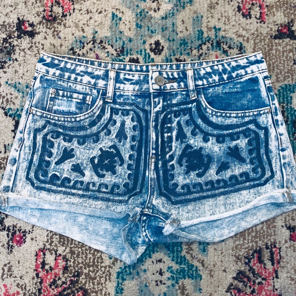 Semi High-Waisted Embroidered Denim Shorts